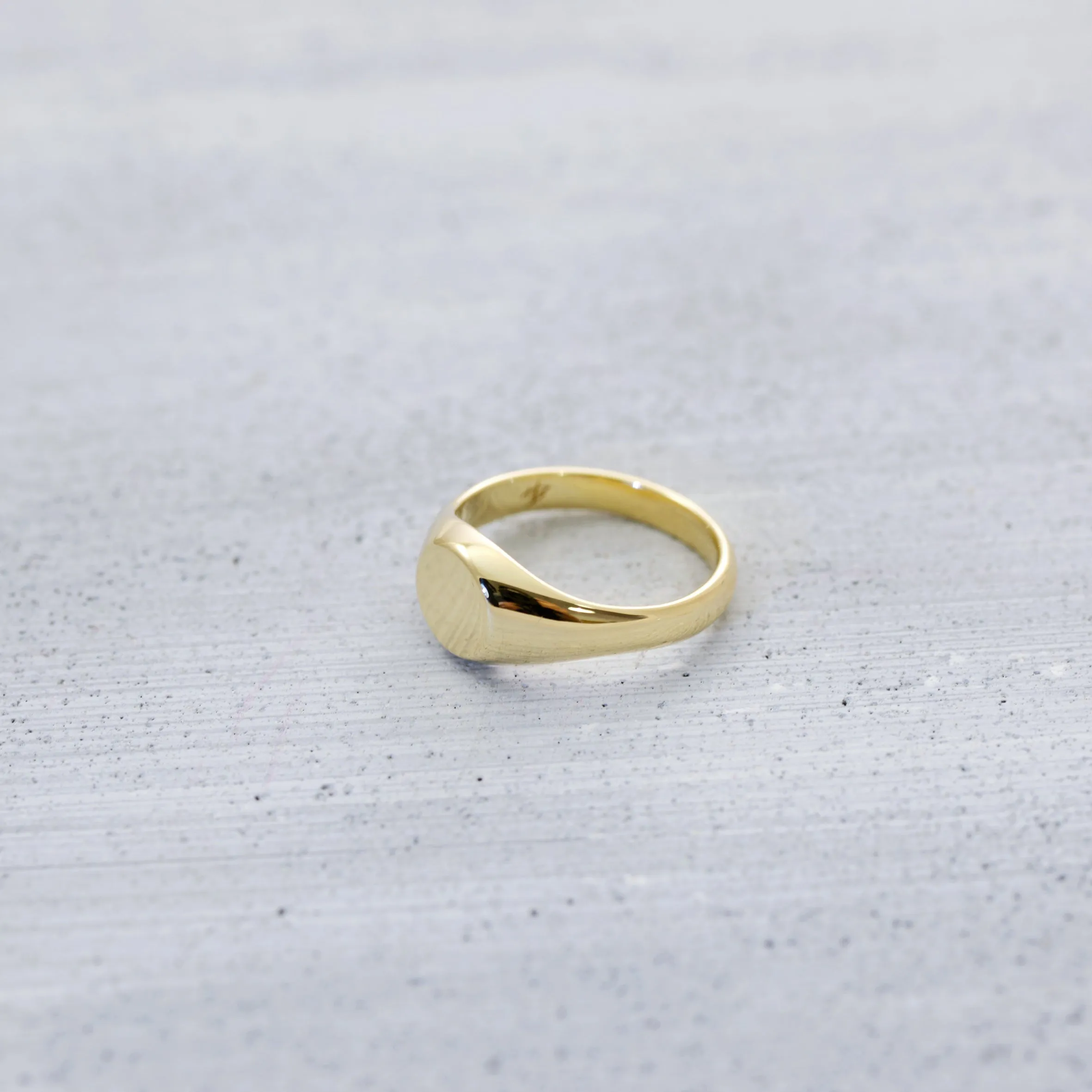 Dainty signet Ring - 14K/ 18K Gold