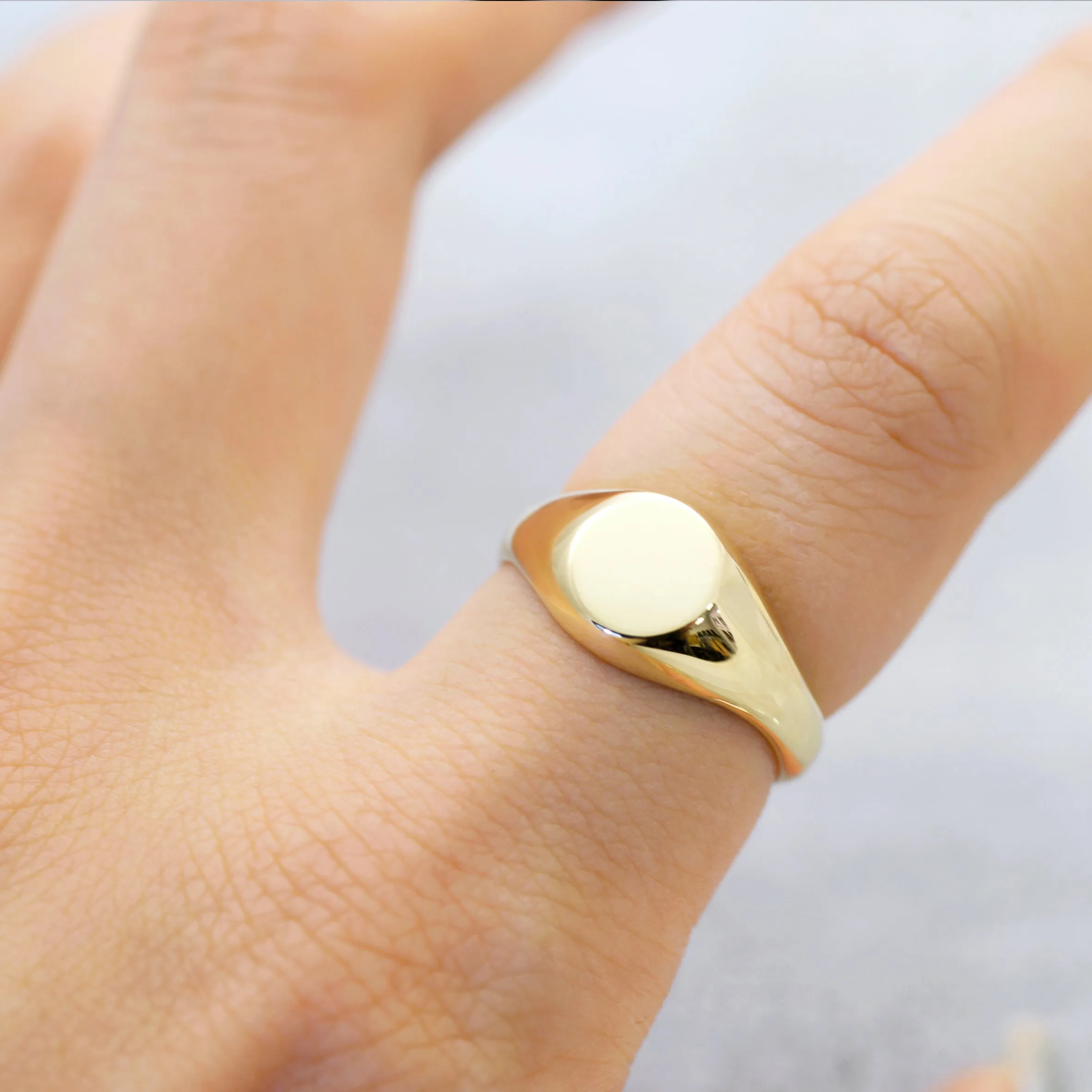 Dainty signet Ring - 14K/ 18K Gold