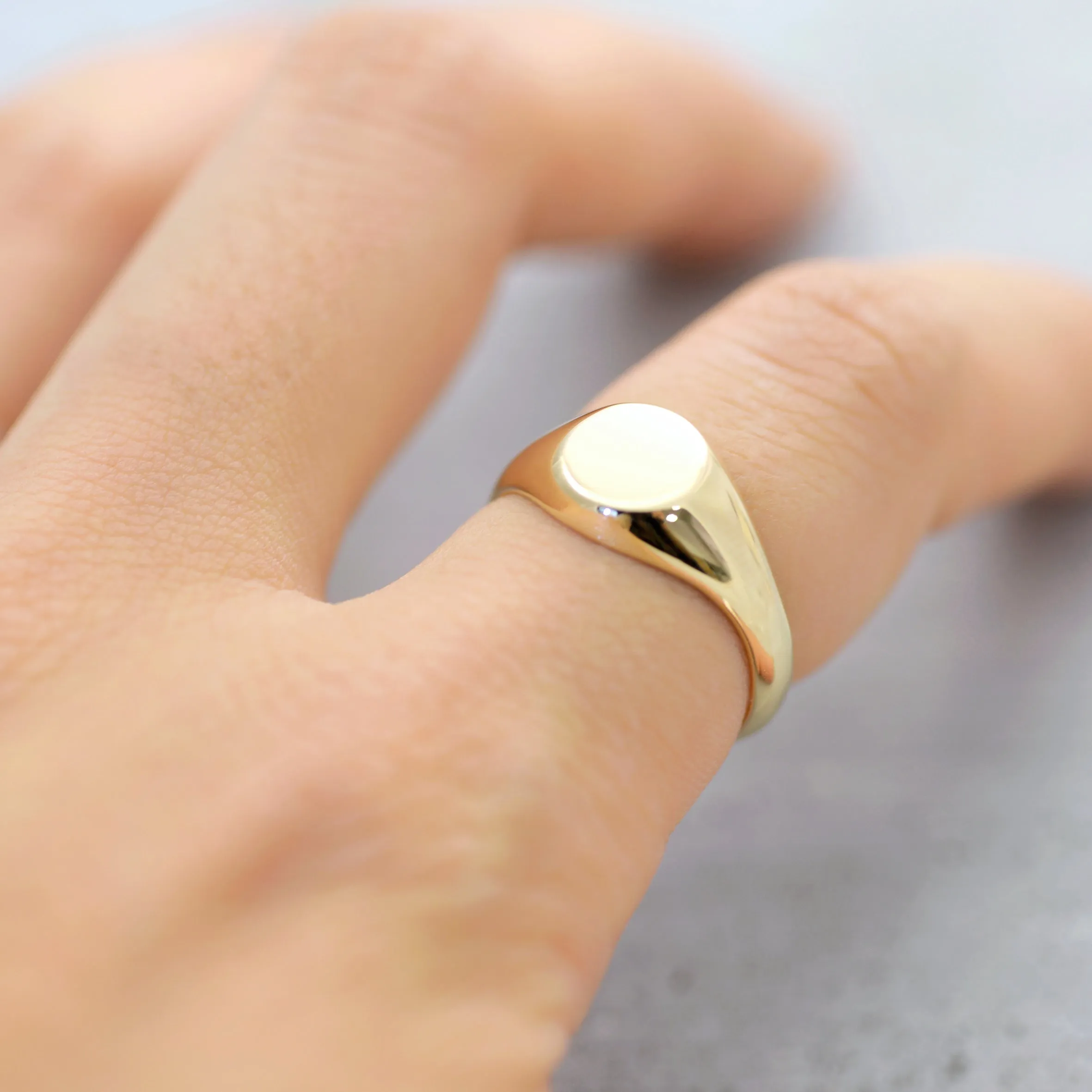 Dainty signet Ring - 14K/ 18K Gold